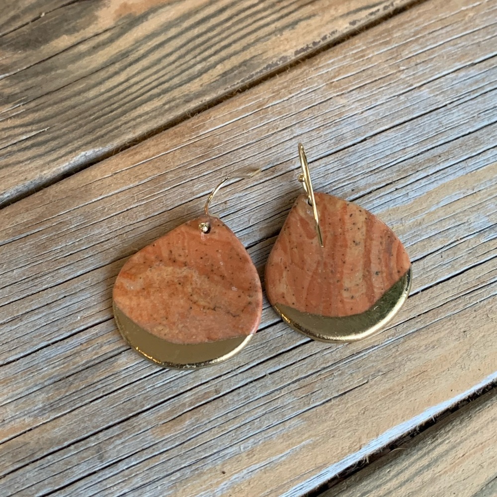 Womens stone gold dipped earring. Very lightweight and cute!